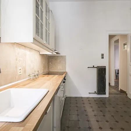 Patron Apartment *